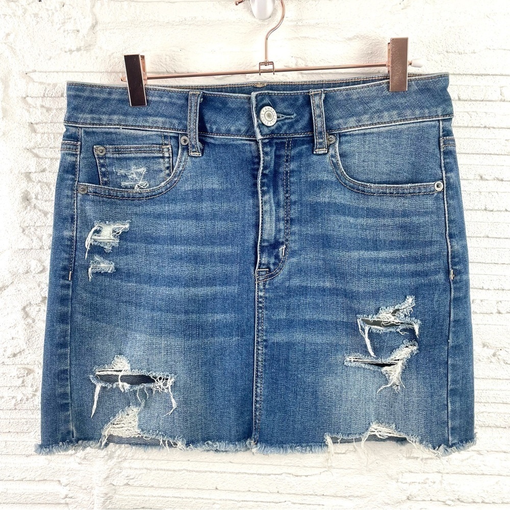 American Eagle High-Rise Mini Skirt Distressed Raw Hem Medium‎ Wash Size 8